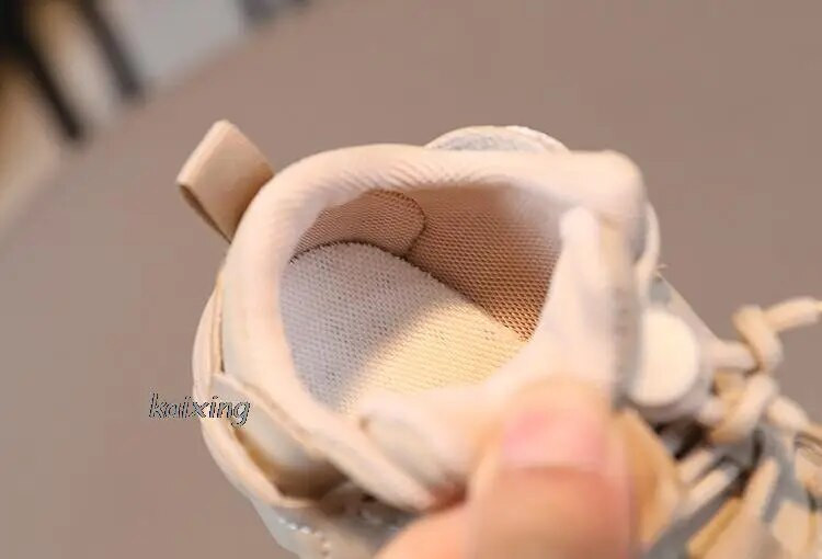 Laste spordijalatsid Kevad poistele ja tüdrukutele Väikesed valged roosad tossud Hingavad võrkjalatsid Pehme tallaga Beebi jalutusjalatsid