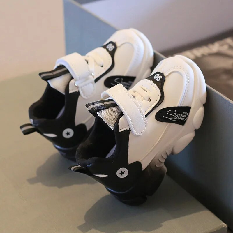 Gyermek dizájn narancssárga tornacipők tipegő lányok fiúk PU bőr légáteresztő alkalmi sportcipők gyerek futócipők 20-31 méret