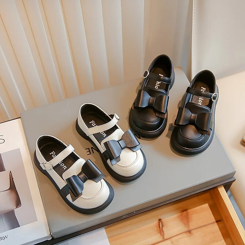 Dječje kožne cipele 2023. Proljeće Nova mašna PU jednobojne mokasine Dječja modna ležerna britanska uniforma Školske cipele Ravne cipele na kuku i petlju