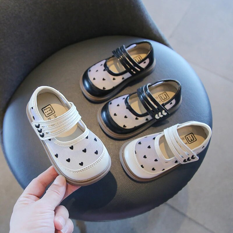 Dječja modna obuća za djevojčice Ležerne cipele Ljubavni printovi Jednostavne neklizajuće dječje cipele 2023 Nove mekane prozračne elegantne cipele za princeze PU