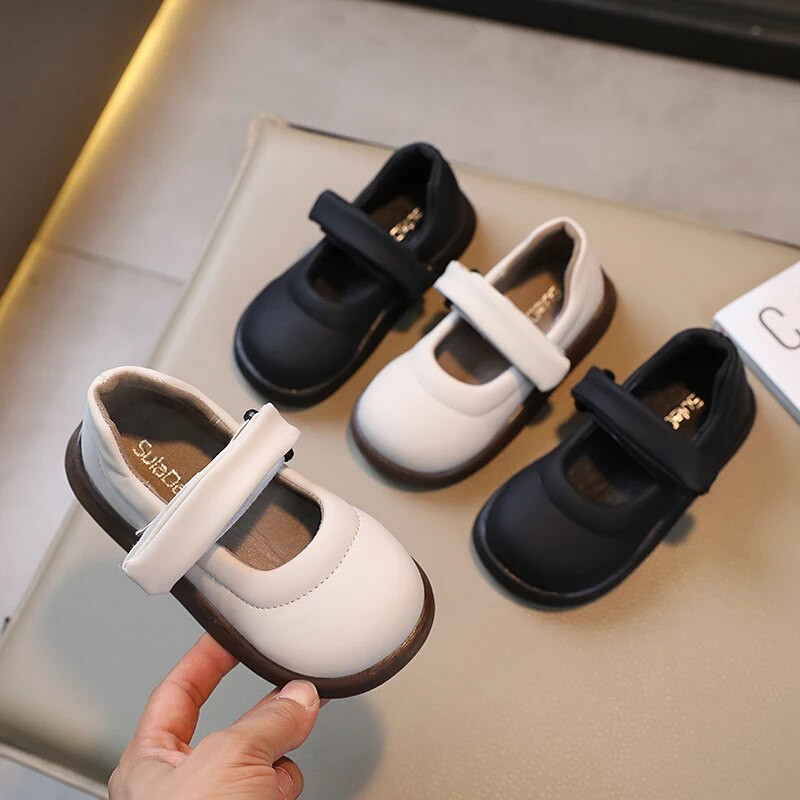 2023. gada jauni vienkārši āķa un cilpas bērnu apavi, meiteņu ādas apavi, melni uniforma skolas apavi bērniem, daudzpusīgi, mīksti, apaļie purngalu apavi princesei