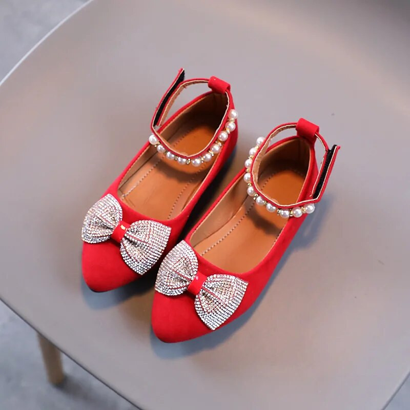 Meiteņu ādas apavi ballītēm kāzām Eleganti pavasara rudens ganāmpulka bērnu apavi Plakani mīksta princeses kristāla loka mezgla pērļu potītes siksna