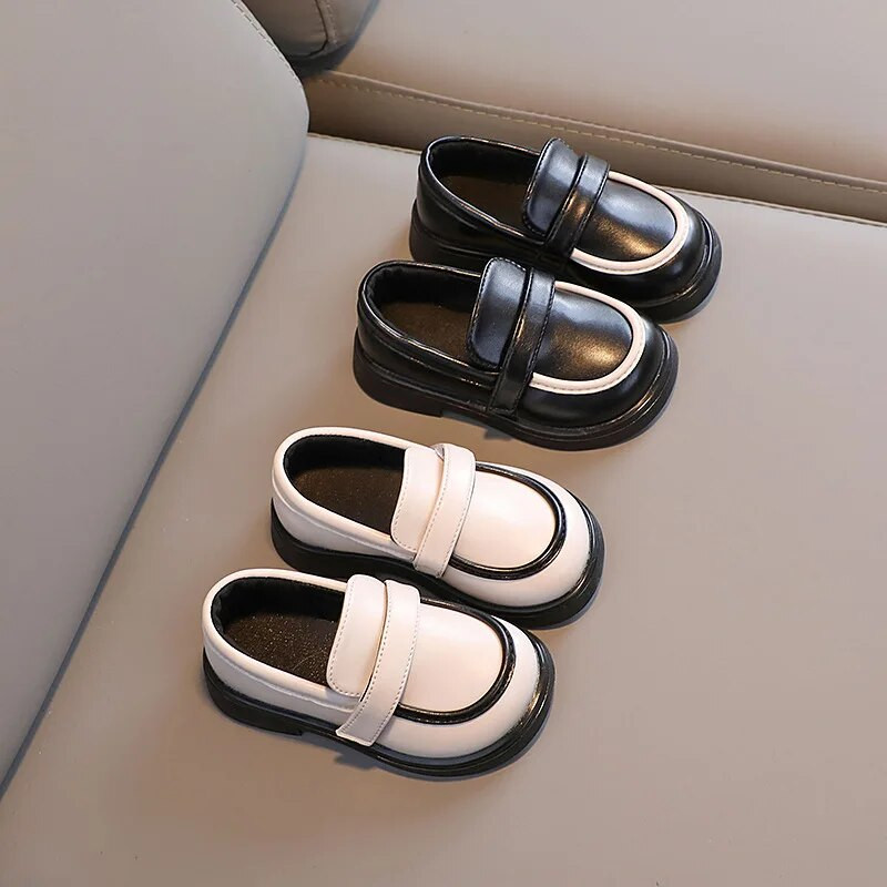 Nove jednostavne neklizajuće dječje mokasine za djevojčice iz 2023. Natikače, modne ležerne cipele, dječje kožne cipele u skladu s bojama, isporuka u paketu