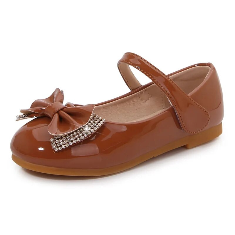 Nove dječje modne kožne cipele iz 2023. Jednostavne neklizajuće cipele s kopčom i omčom Sjajni slatki dječji Mary Janes za vjenčanje