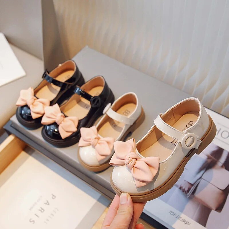 Nove kožne cipele za djevojčice iz 2023., neklizajuće, s okruglim prstima, dječje cipele s mašnom, dječje modne ležerne cipele, korejska isporuka na kuku i petlju