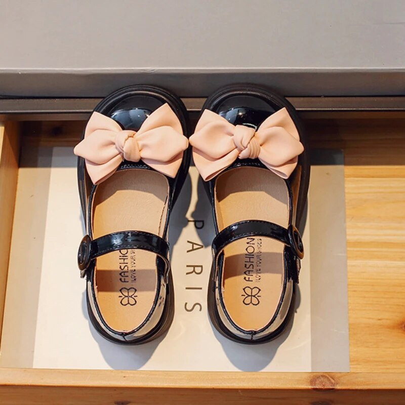 Nove kožne cipele za djevojčice iz 2023., neklizajuće, s okruglim prstima, dječje cipele s mašnom, dječje modne ležerne cipele, korejska isporuka na kuku i petlju