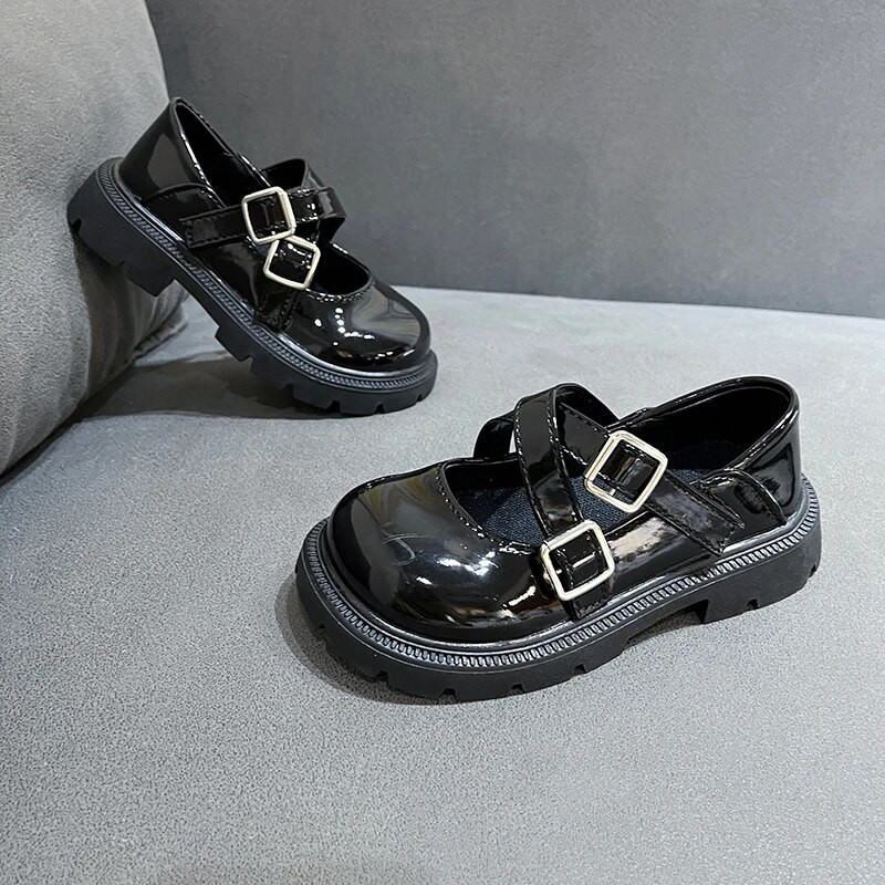 Crne kožne cipele za djevojčice u britanskom stilu 2023. Nove svestrane mekane kopče na kuku i petlju Dječje modne plitke mokasine Slatke školske