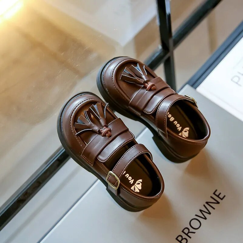 Svestrane dječje mokasine 2023. s kićankama Jednobojne neklizajuće dječje cipele Kožne cipele za djevojčice Drop dostava Svestrani mekani PU