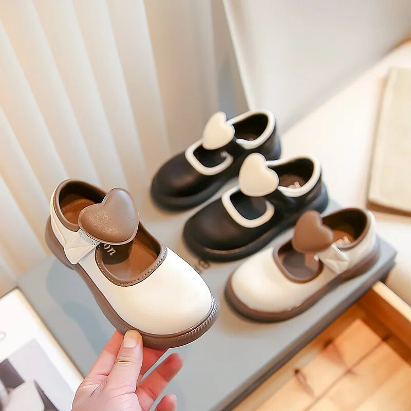 Vaikiški batai mergaičių meilei 2023 m. pavasario ruduo Naujos mados vaikiškos princesės loafers seklios mokasininės spalvos avalynė Laisvalaikio pristatymas