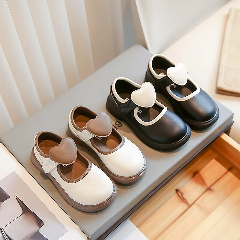 Vaikiški batai mergaičių meilei 2023 m. pavasario ruduo Naujos mados vaikiškos princesės loafers seklios mokasininės spalvos avalynė Laisvalaikio pristatymas