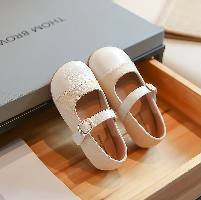 Meiteņu ādas apavi Krāsai atbilstošas bērnu modes daudzpusīgi 2023. gada jaunais pavasaris, rudens, mazuļu mokasīna apavi, mīkstas princeses PU