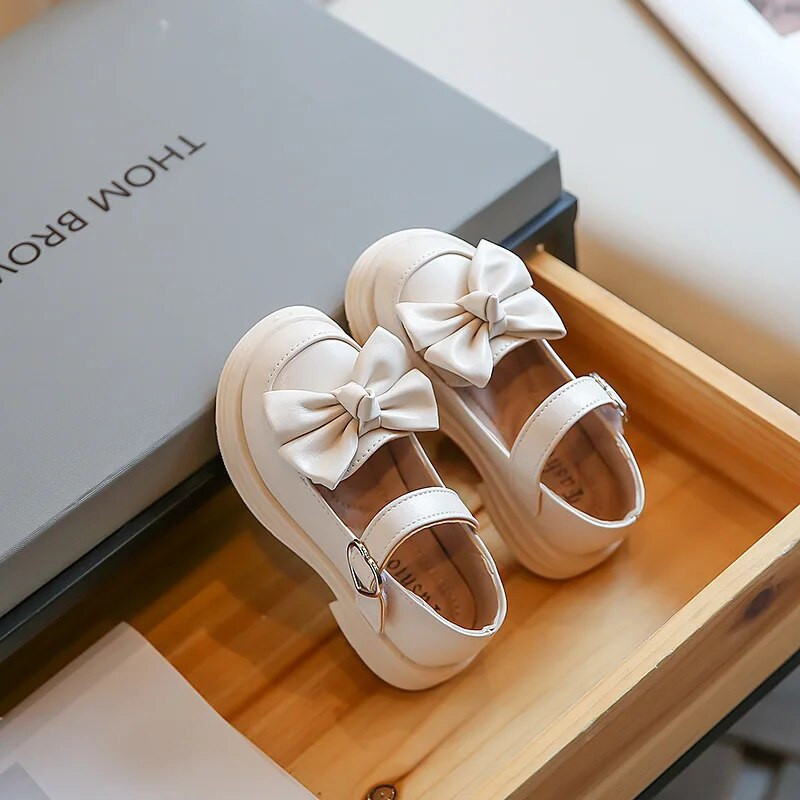 Madingi vaikams Universalūs juodi uniforma mokykliniai batai lankas Meilė sagtis vaikams Madingi laisvalaikio batai Drop Shipping 2023 Nauja paprasta