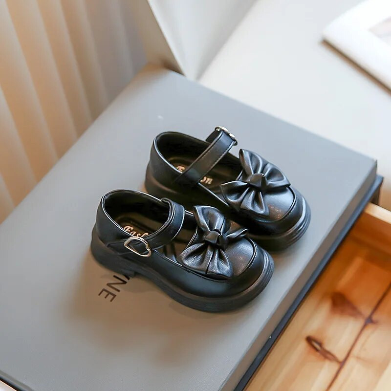 Madingi vaikams Universalūs juodi uniforma mokykliniai batai lankas Meilė sagtis vaikams Madingi laisvalaikio batai Drop Shipping 2023 Nauja paprasta