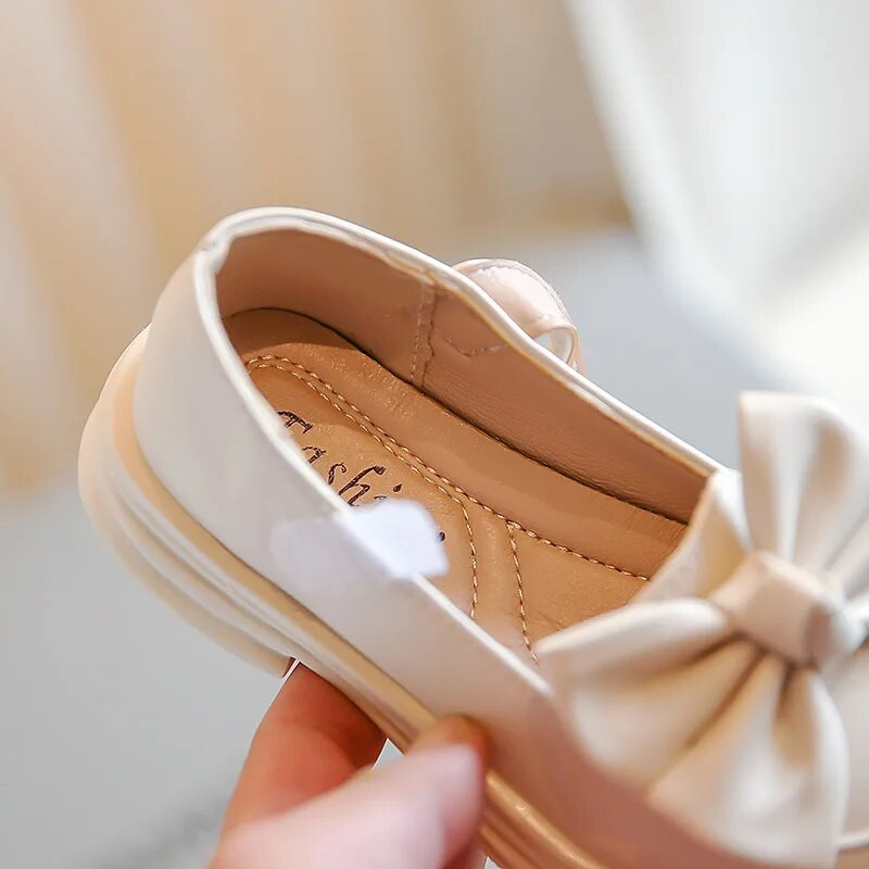 Madingi vaikams Universalūs juodi uniforma mokykliniai batai lankas Meilė sagtis vaikams Madingi laisvalaikio batai Drop Shipping 2023 Nauja paprasta