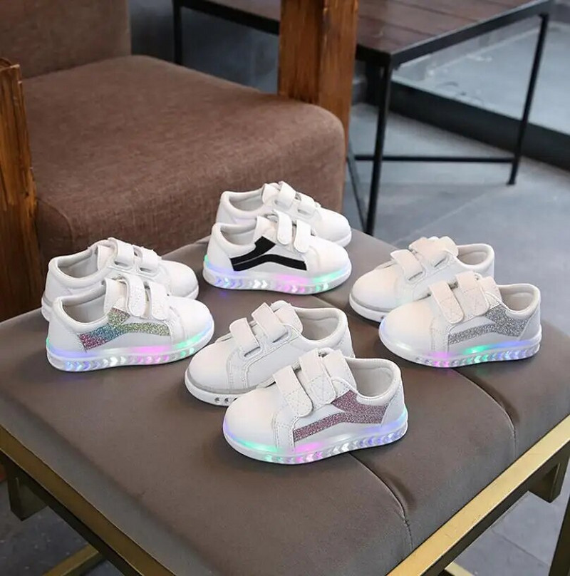 Dječja sportska obuća Proljetne svjetleće modne prozračne cipele za dječake Mrežaste cipele za djevojčice Tenisice protiv klizanja s laganim tenisicama za trčanje