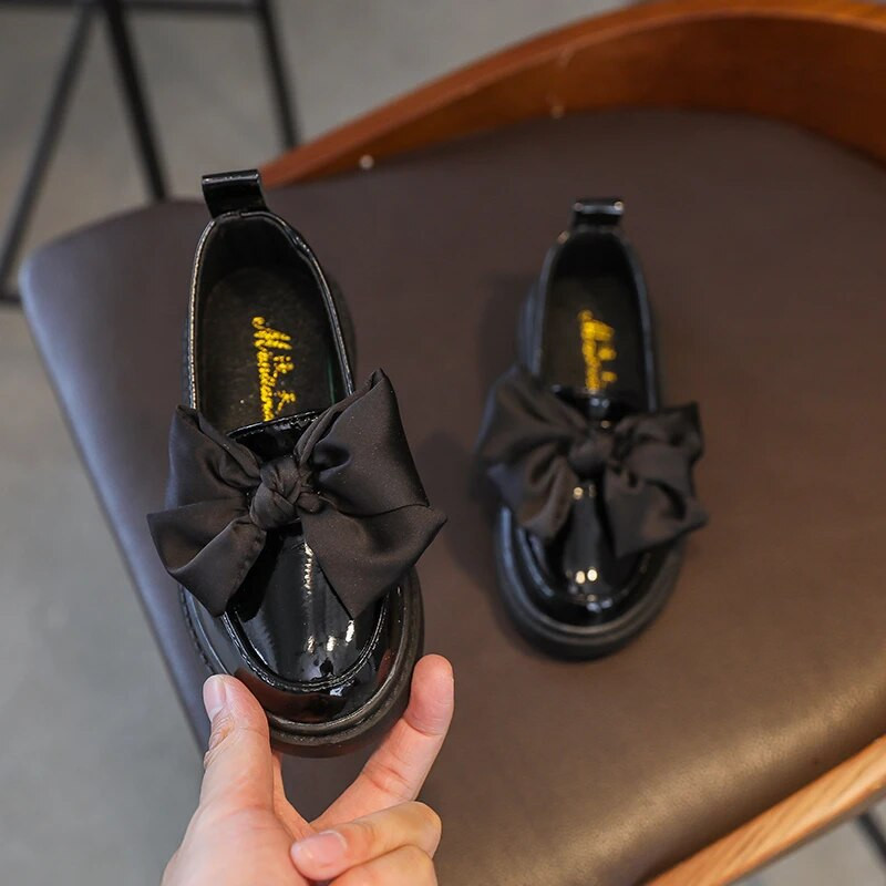 Meiteņu princese Rudens Ādas Melns Balts Bowknot Slip-on Bērnu Plakanas Kurpes 26-36 Gumijas zole Neslīdoša Bērnu Causls Apavi