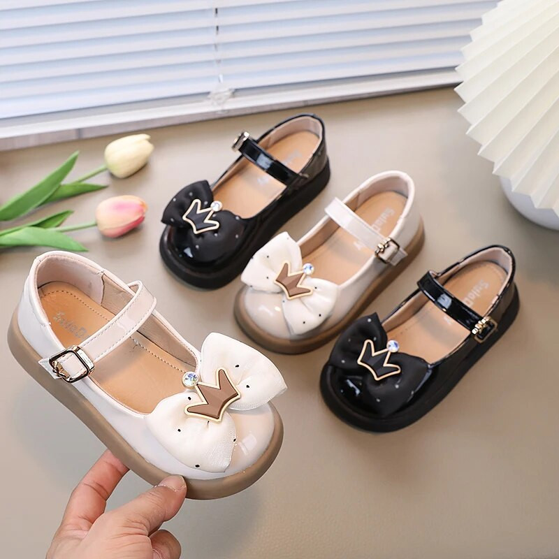 2023. g. Jauni, mazi, mazi, meiteņu apavi bērniem, neslīdoši, apaļiem purngaliem, bērnu modes kroņa āķa un cilpas princešu apavi.