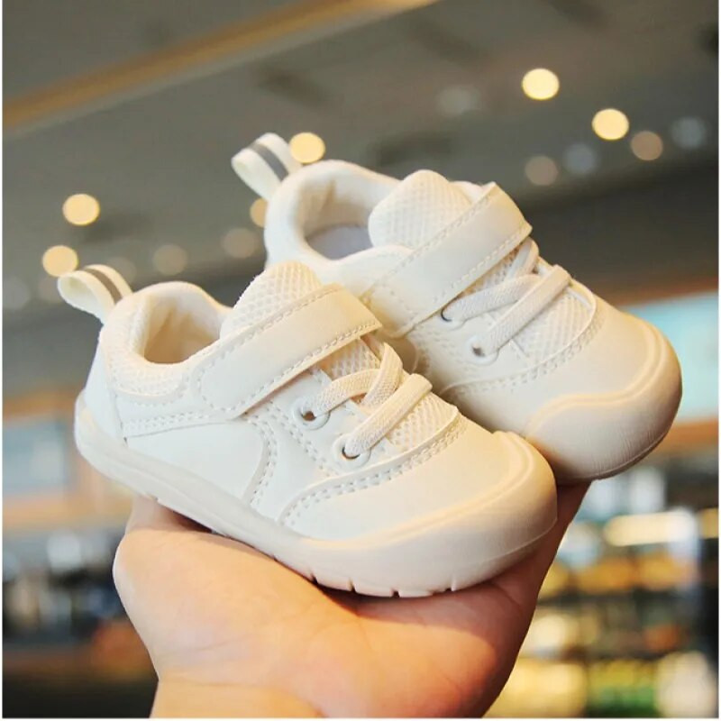 Jauni balti ikdienas apavi zīdaiņiem, zēniem, meitenēm bērniem, sporta apaviem pavasara bērniem, mīksta zole, pastaigu apavi 0–3 gadiem