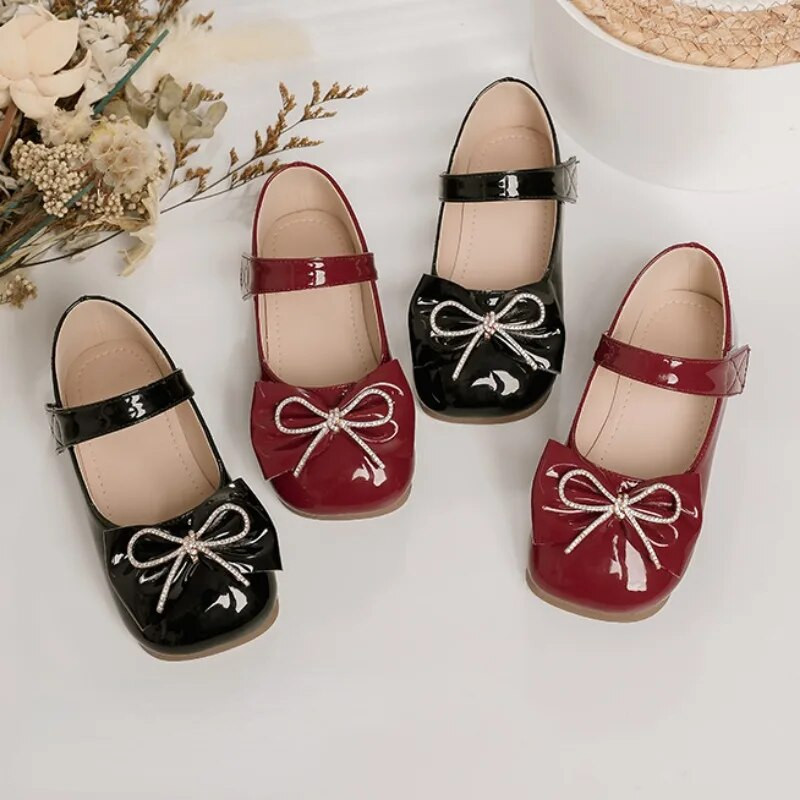 2023. gada rudens meiteņu ādas apavi Mērijas Džeinas modes spīdīgi, plakani bērnu apavi ar āķi