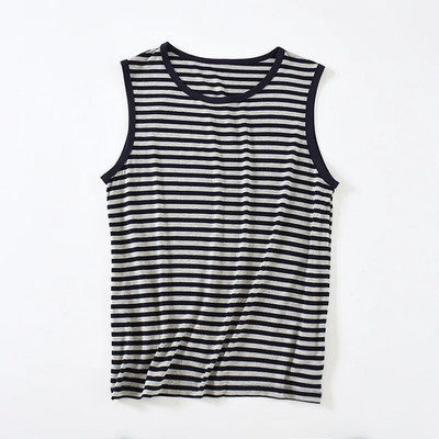 Modāla vīriešu svītraina veste liela izmēra bezpiedurknēm, brīva, liela izmēra krekls ar apaļu kaklu.