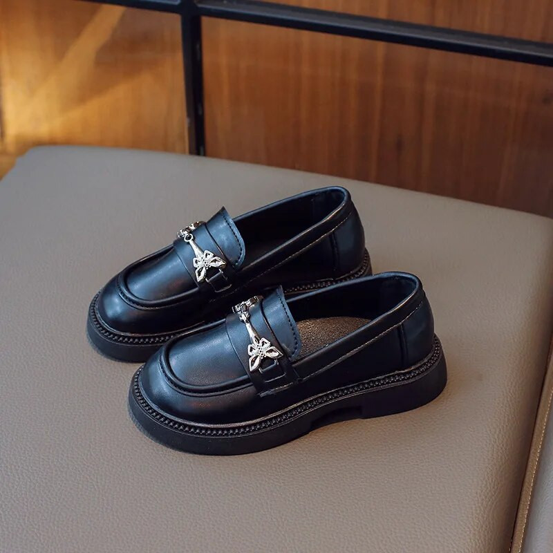 Bērnu modes meiteņu kurpes, melnas, pieskaņotas tauriņš, saldās princeses ballītes kāzu apavi 2023. gada jauni matēti PU ādas apavi bērniem