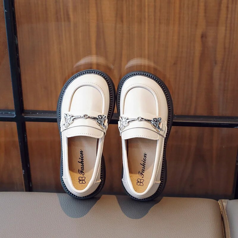 Bērnu modes meiteņu kurpes, melnas, pieskaņotas tauriņš, saldās princeses ballītes kāzu apavi 2023. gada jauni matēti PU ādas apavi bērniem