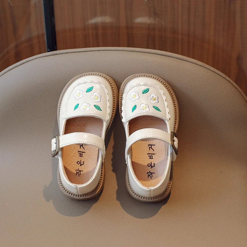 Tüdrukute nahast kingad Mood põhjuslik pidu Laste printsess Hiina stiilis Tikand Lill Mary Janes Pehme tallaga laste üksikud kingad