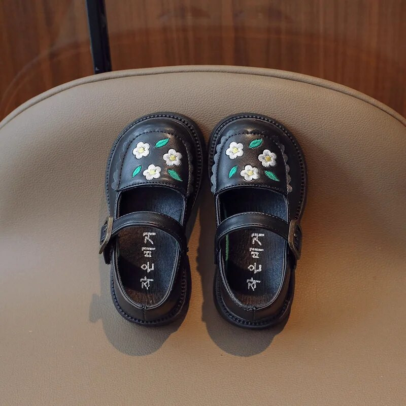 Tüdrukute nahast kingad Mood põhjuslik pidu Laste printsess Hiina stiilis Tikand Lill Mary Janes Pehme tallaga laste üksikud kingad