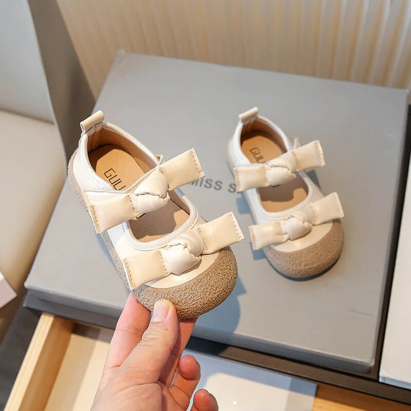 Elegáns babacipők őszi új hercegnős cipők lányoknak puha, aranyos dupla masnis gyereklapok divatos, lélegző gyerek bőrcipők
