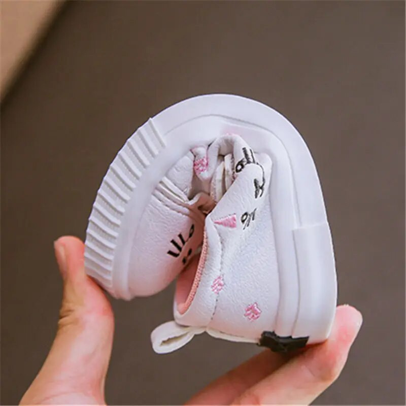 Dječje cipele za dasku Proljetne novosti Pu meke kožne cipele za slobodno vrijeme Prozračne tenisice sa slatkim crtanim filmovima Dječje neklizajuće modne cipele za djevojčice