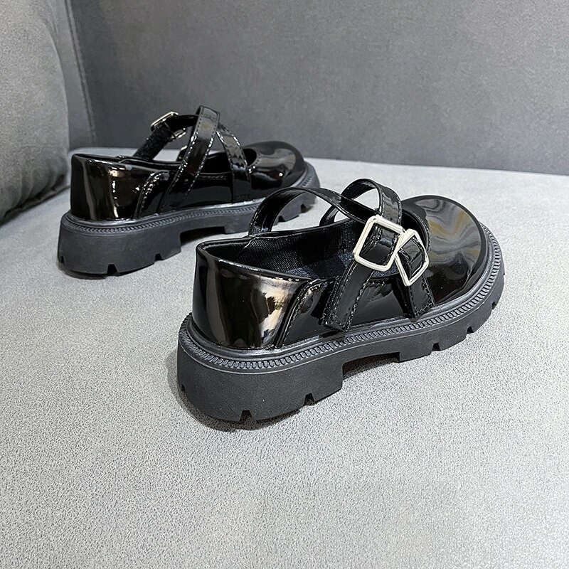 2023 m. mažylių batai mergaičių juodi uniforma mokykliniai batai iškrovimas blizgūs madingi vaikiški princesės laisvalaikio batai vaikams, universalūs PU