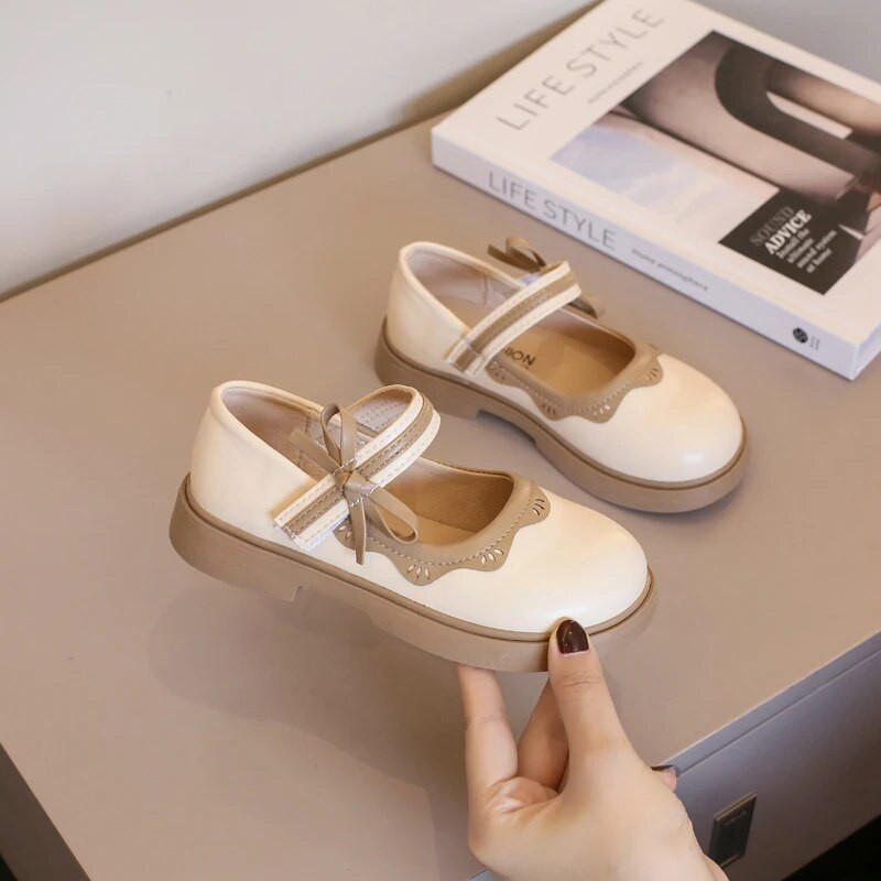 Cipele za princeze za djevojčice 2023. Proljeće Jesen Nove male kožne cipelice Dječja moda Dječje cipele s mokasinkama Odgovarajuće boje Čipkaste elegantne