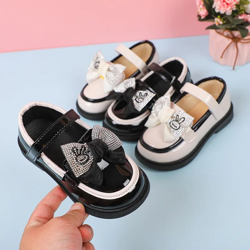 Nove mokasine za djevojčice Slatka leptir mašna na kuku i omču Jednostavna neklizajuća dječja kožna obuća Drop dostava Proljetne dječje cipele PU 2023.