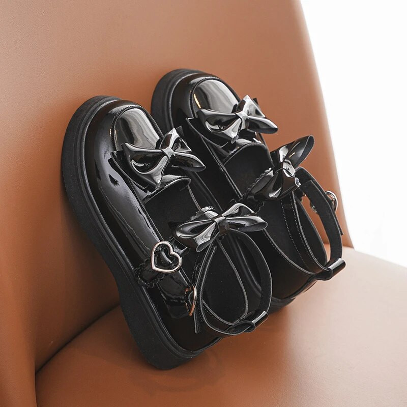 2023 Új puha, lélegző, egyszerű, csúszásmentes fekete egyenruha iskolai cipő Gyerek divatos bőrcipő lányoknak Sokoldalú Bow Love