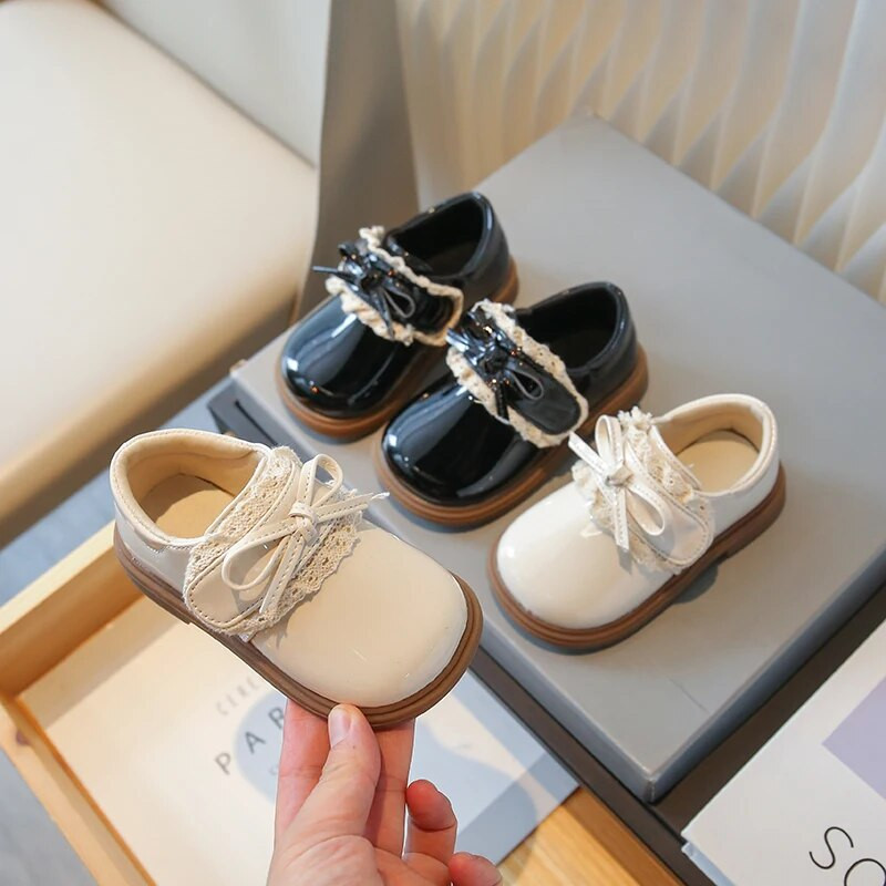 Nove kožne cipele za djevojčice iz 2023. Čipkana mašna Sjajni modni Lolita stil Dječje mokasine Mokasine na kuku i petlju Dječja modna ležerna obuća Proljeće