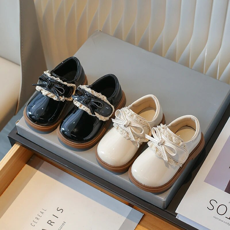 Nove kožne cipele za djevojčice iz 2023. Čipkana mašna Sjajni modni Lolita stil Dječje mokasine Mokasine na kuku i petlju Dječja modna ležerna obuća Proljeće