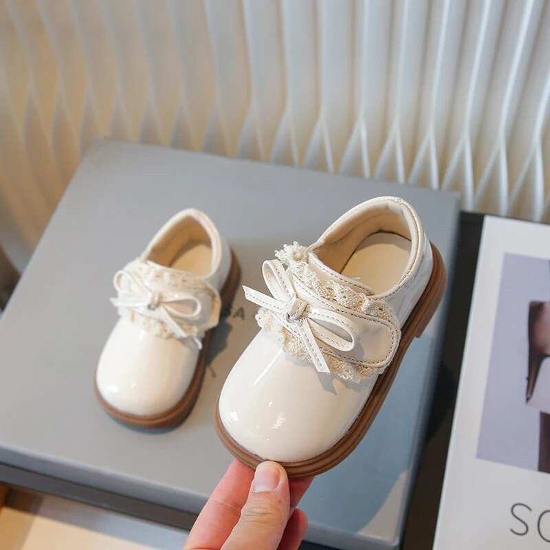 Nove kožne cipele za djevojčice iz 2023. Čipkana mašna Sjajni modni Lolita stil Dječje mokasine Mokasine na kuku i petlju Dječja modna ležerna obuća Proljeće