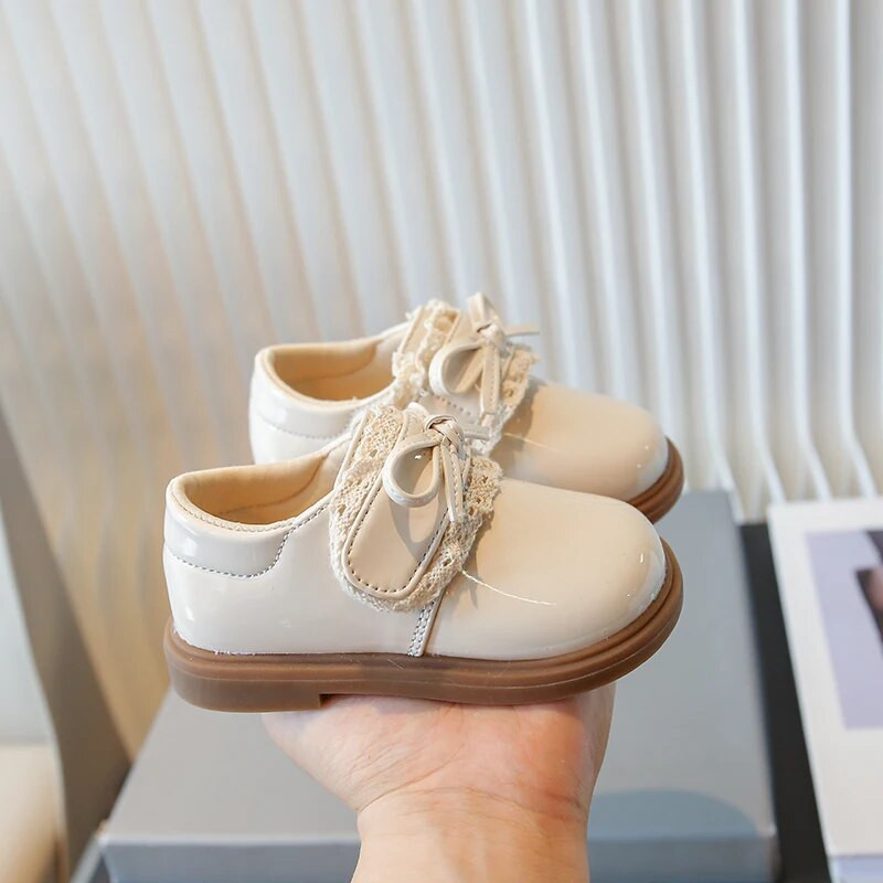 Nove kožne cipele za djevojčice iz 2023. Čipkana mašna Sjajni modni Lolita stil Dječje mokasine Mokasine na kuku i petlju Dječja modna ležerna obuća Proljeće