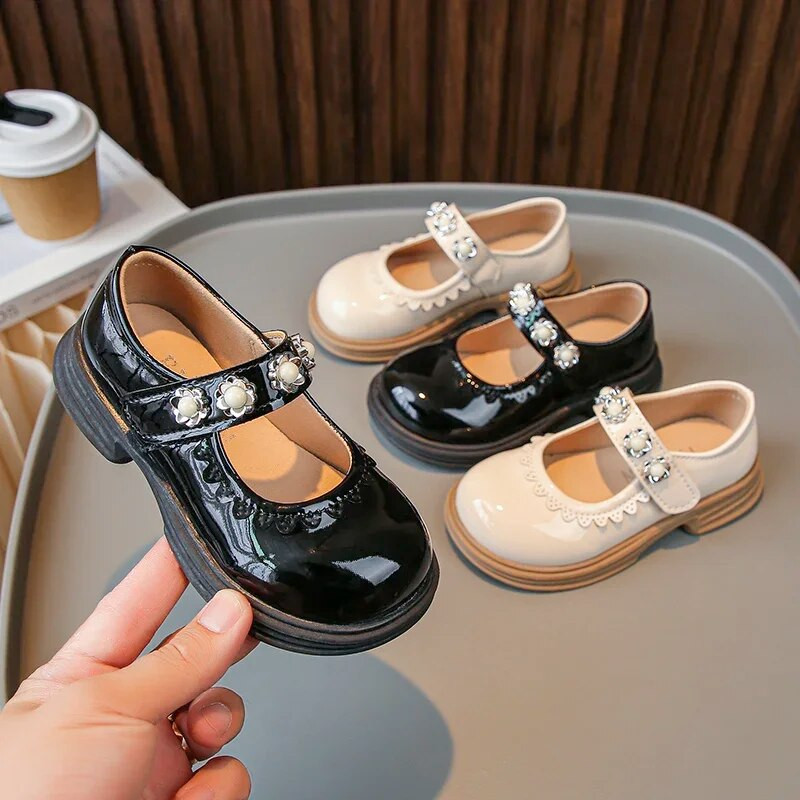 Dječje kožne cipele s okruglim prstima za djevojčice Proljeće i jesen 2023. Nove čipkaste biserne sjajne mokasine Dječje biserne čipkane modne ležerne cipele