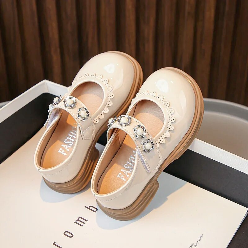 Dječje kožne cipele s okruglim prstima za djevojčice Proljeće i jesen 2023. Nove čipkaste biserne sjajne mokasine Dječje biserne čipkane modne ležerne cipele