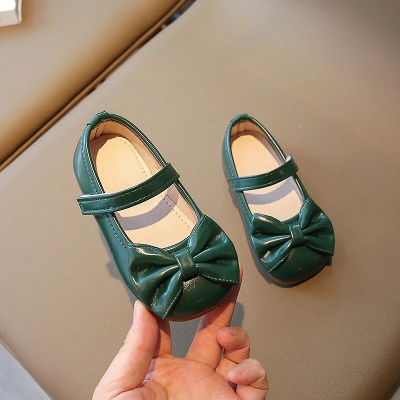 Dječje crne kožne cipele s mašnom Proljeće i jesen Nove dječje cipele s mekim potplatom Svestrane jednobojne cipele s mokasinkama 2023.