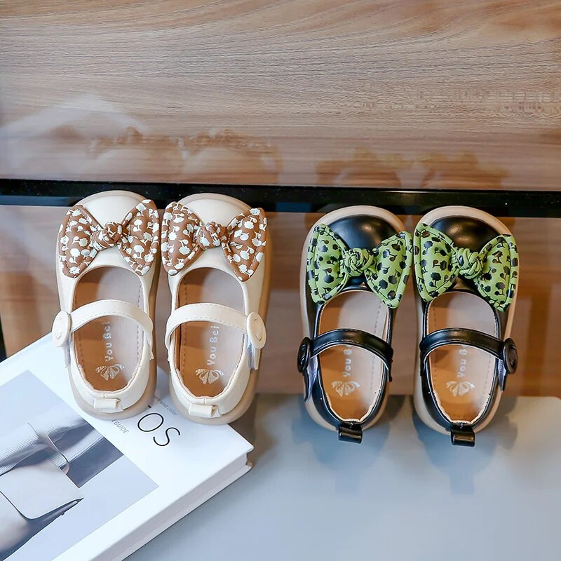 2023-as új masni virágnyomatok gyerekcipők horog-hurkos kerek orrú platform Gyermek divatos bőrcipők, csúszásmentes, lapos szállítás