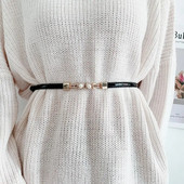 1 iepakojums melnbaltā krāsā Pu ādas sprādzes mētelis ar sieviešu plānu jostasvietu