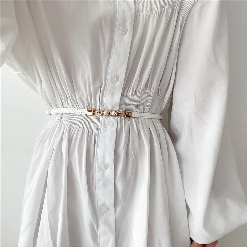 1 iepakojums melnbaltā krāsā Pu ādas sprādzes mētelis ar sieviešu plānu jostasvietu