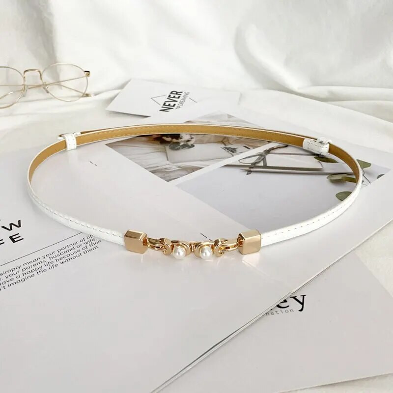 1 iepakojums melnbaltā krāsā Pu ādas sprādzes mētelis ar sieviešu plānu jostasvietu