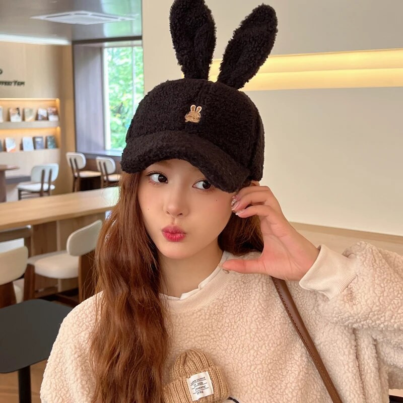 Izšūta multfilmas beisbola cepure, modes ziemas silta plīša ausu tops, jauks zaķis, cieta sieviešu cepure