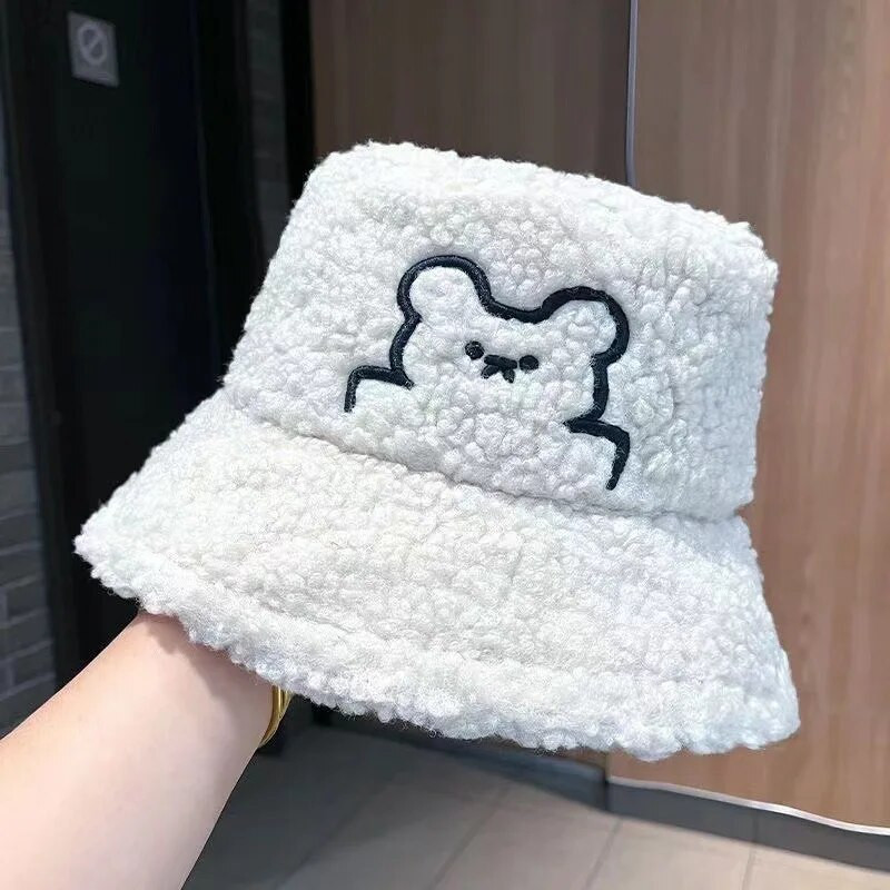 Ziemas jēra vilnas silta kausa cepure sievietēm multfilmas lācis ar platām malām fordējamas zvejnieku cepures mīksta plīša vēja necaurlaidīga baseina vāciņš