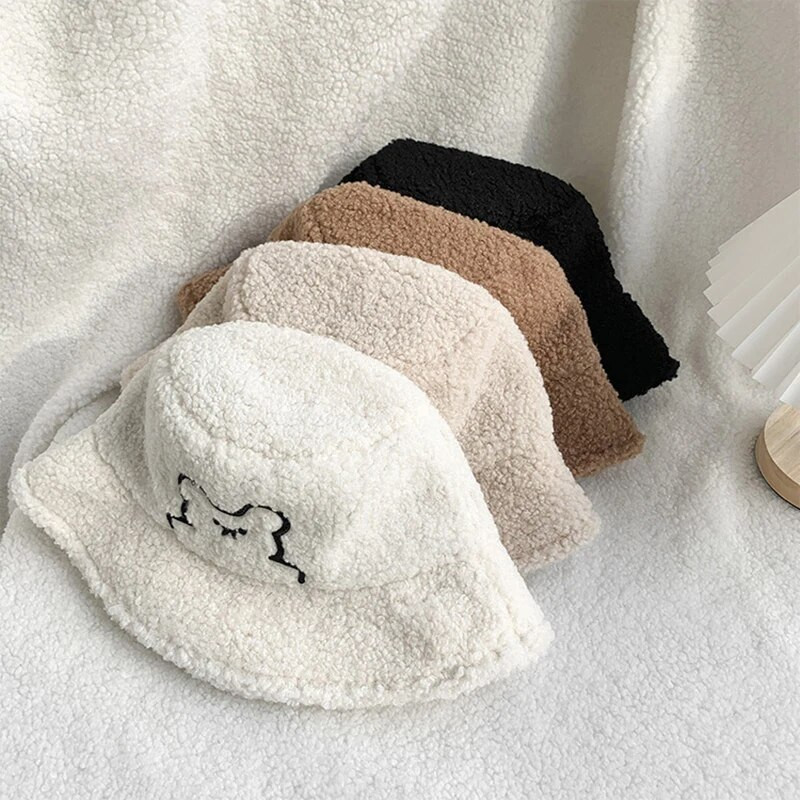 Ziemas jēra vilnas silta kausa cepure sievietēm multfilmas lācis ar platām malām fordējamas zvejnieku cepures mīksta plīša vēja necaurlaidīga baseina vāciņš