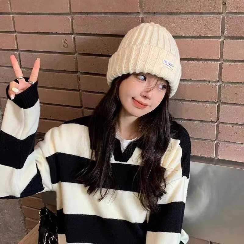 Jednobojne vunene pletene kape za žene Zimska spuštena kapa Jednobojne tople kape sa štitnicima za uši