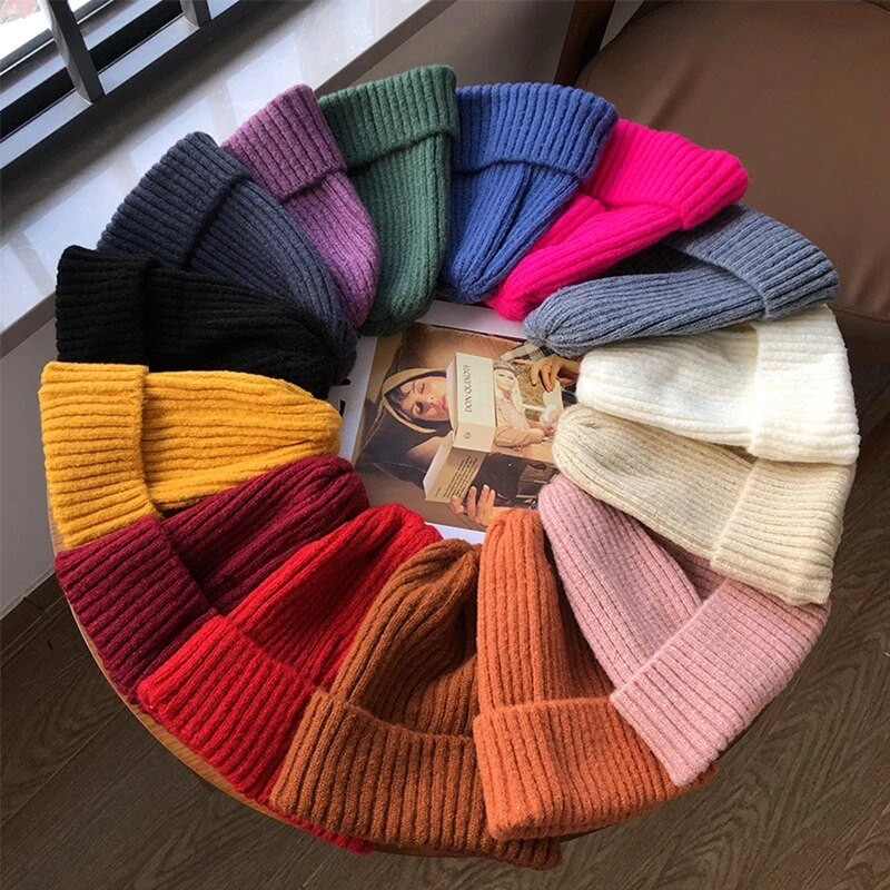 Egyszínű sapka őszi téli sapka nőknek Férfi kötött Skullies sapka meleg puha uniszex motorháztetős sapka Alkalmi vad kiegészítők